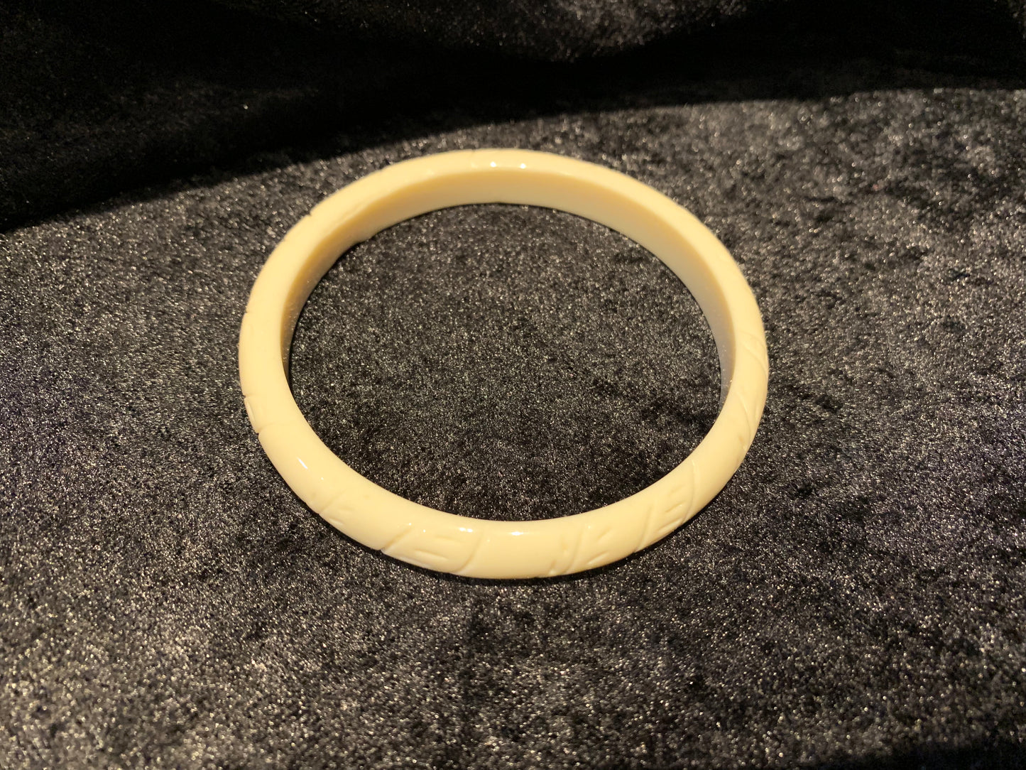 Fine Fakelite Bangle - White