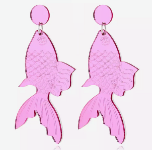 Örhängen hängande fiskar