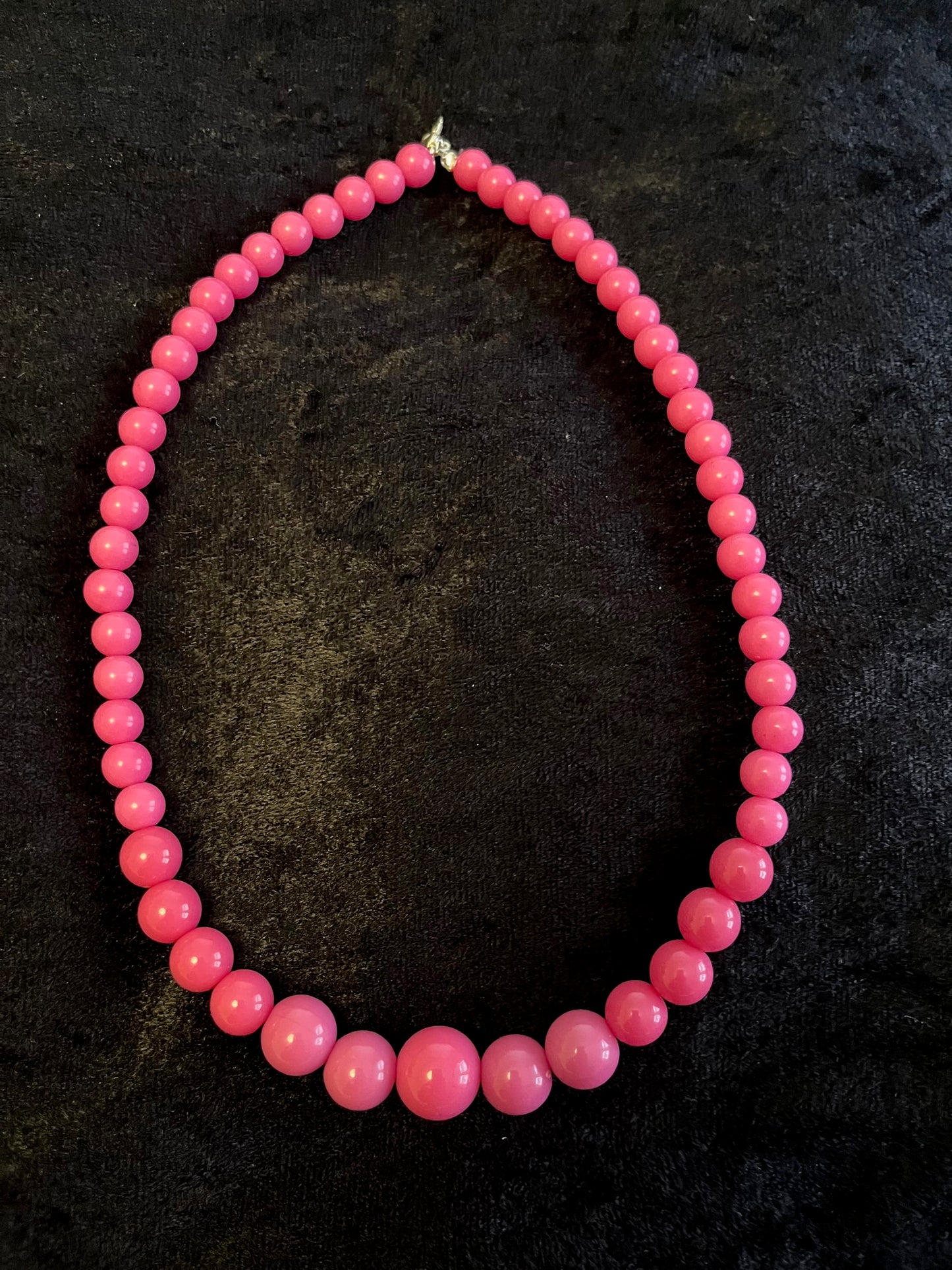 Cerise rosa pärlhalsband